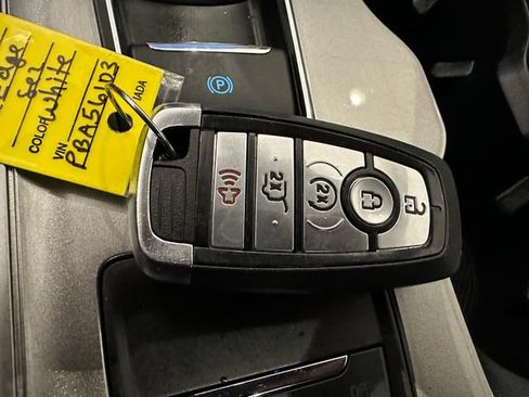 Used 2023 Ford Edge SEL w/ Convenience Package AWD/4WD image 17