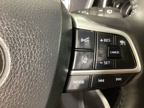Used 2024 Toyota Highlander XLE AWD/4WD image 23