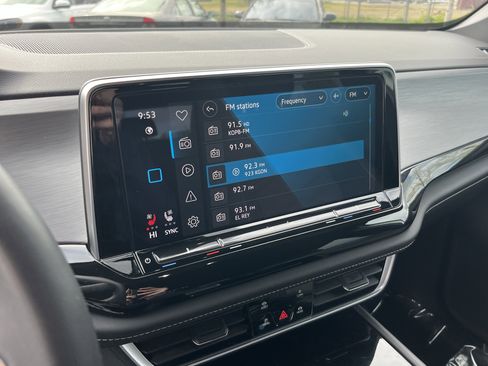 Used 2025 Volkswagen Atlas Cross Sport SE image 21