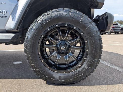 Used 2018 Jeep Wrangler Unlimited Sahara w/ Safety Group image 10