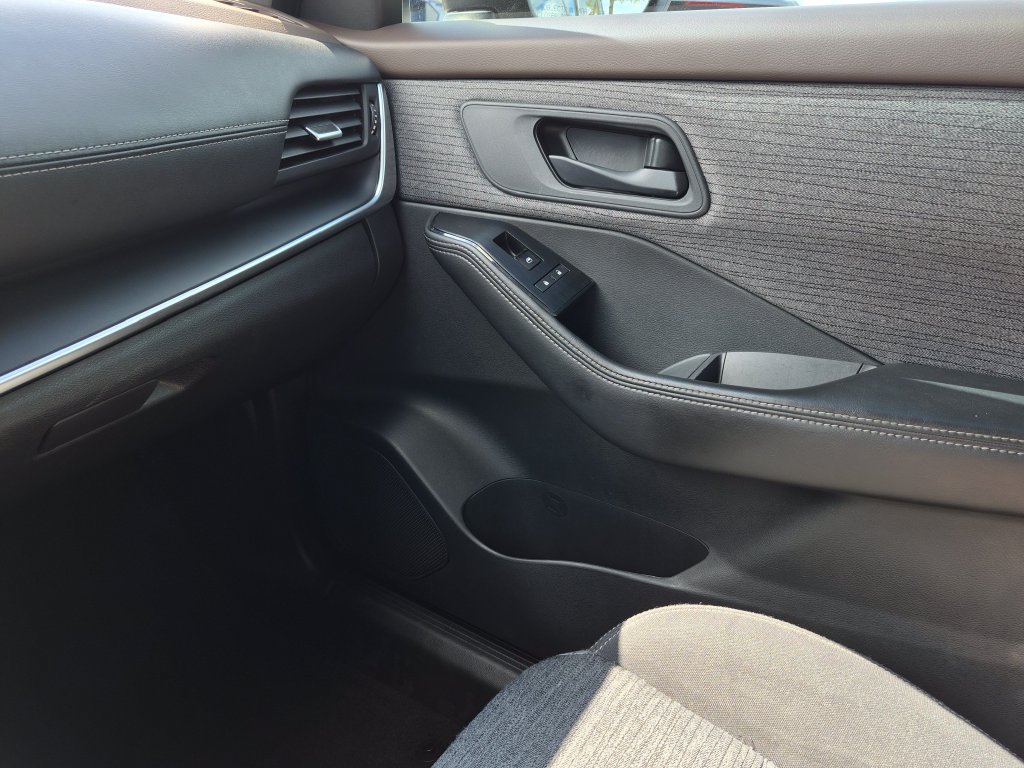 Used 2021 Nissan Rogue S FWD image 18