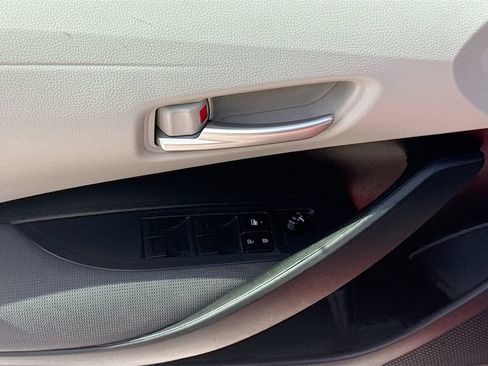 Used 2020 Toyota Corolla LE FWD image 18