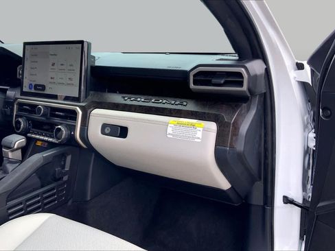Used 2025 Toyota Tacoma Limited AWD/4WD image 18