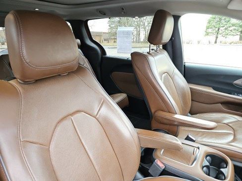 Used 2018 Chrysler Pacifica Limited w/ Tire & Wheel Group image 12