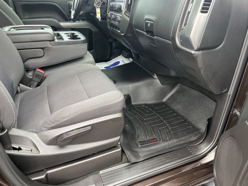 Used 2018 Chevrolet Silverado 1500 LT w/ LT Convenience Package image 9