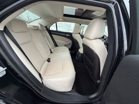 Used 2016 Chrysler 300 C image 25