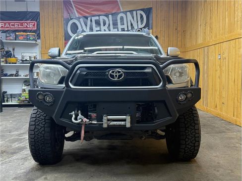 Used 2012 Toyota Tacoma 4x4 Double Cab w/ TRD Sport Pkg image 3