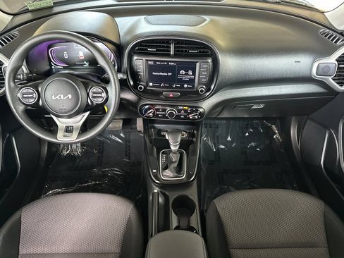 Used 2025 Kia Soul LX w/ LX Technology Package FWD image 14