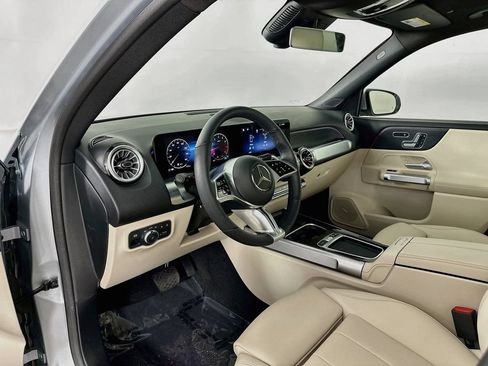 Used 2026 Mercedes-Benz GLB 250 4MATIC image 9