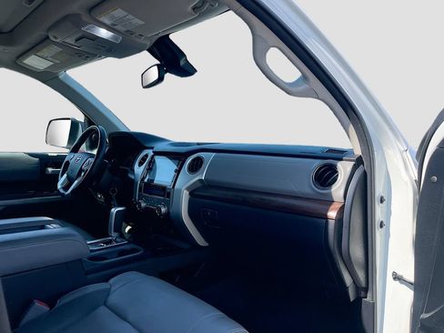 Used 2019 Toyota Tundra Limited w/ Limited Premium Package AWD/4WD image 31