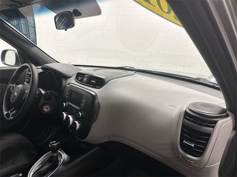 Used 2019 Kia Soul image 21