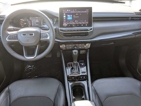 Used 2025 Jeep Compass Trailhawk AWD/4WD image 16