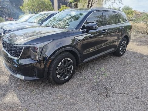 Certified 2025 Kia Sorento S w/ Panoramic Sunroof Package FWD image 3