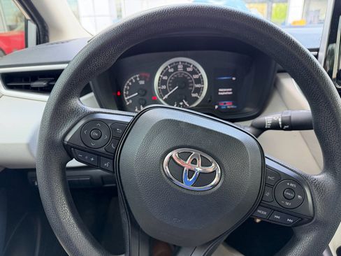 Used 2021 Toyota Corolla LE image 7