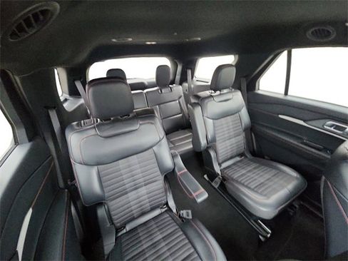 Used 2025 Ford Explorer ST-Line image 18