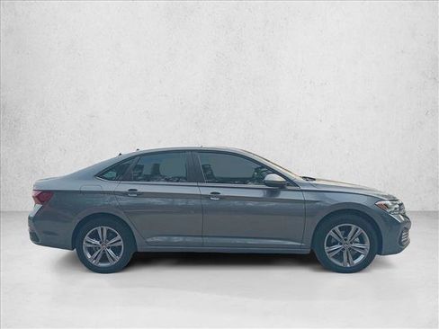 Used 2023 Volkswagen Jetta SE image 4