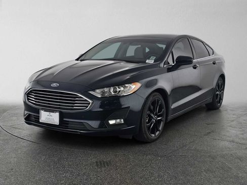 Used 2020 Ford Fusion SE w/ Equipment Group 151A FWD image 14