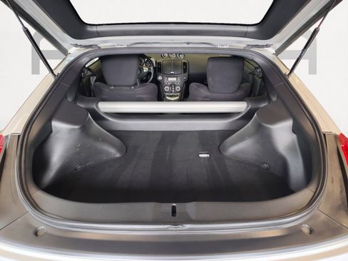 Used 2017 Nissan 370Z Coupe RWD image 15