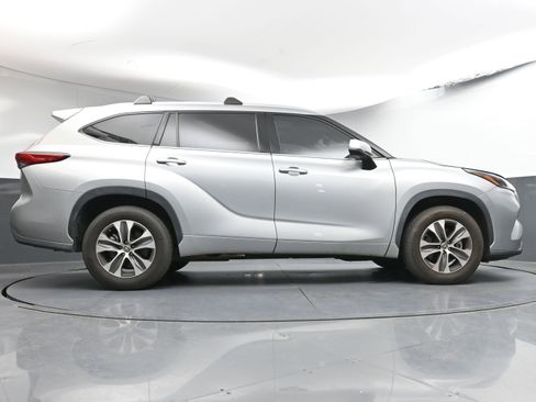 Used 2022 Toyota Highlander XLE image 26