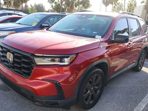 Used 2024 Honda Pilot Sport image 2