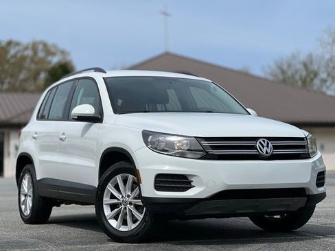 Used 2017 Volkswagen Tiguan Limited w/ Premium Package image 3