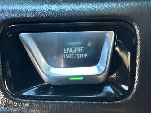 Used 2025 GMC Yukon Denali image 30