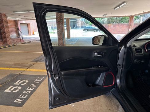 Used 2019 Jeep Compass Trailhawk AWD/4WD image 10