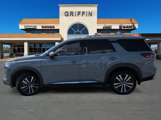 Used 2024 Nissan Pathfinder Platinum w/ Cargo Package FWD image 10