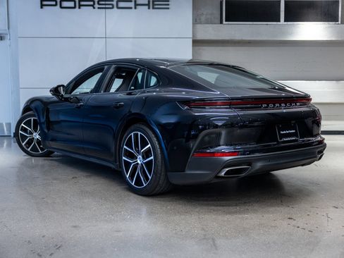 Used 2025 Porsche Panamera image 3