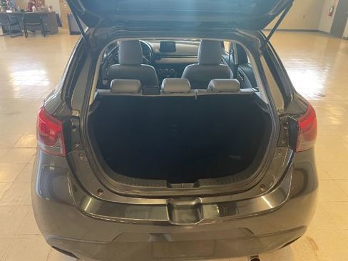 Used 2020 Toyota Yaris XLE image 13