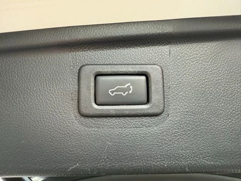 Used 2017 Subaru Outback 3.6R Limited image 31