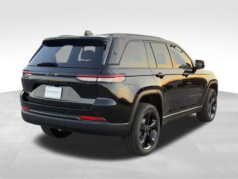 New 2025 Jeep Grand Cherokee Altitude RWD image 5