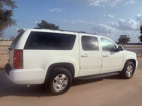 Used 2013 Chevrolet Suburban LS RWD image 41