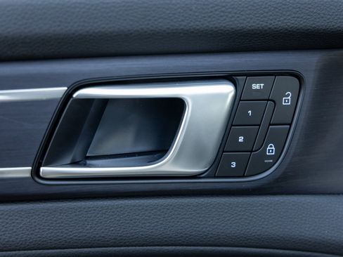 Certified 2023 Porsche Panamera Platinum Edition image 22