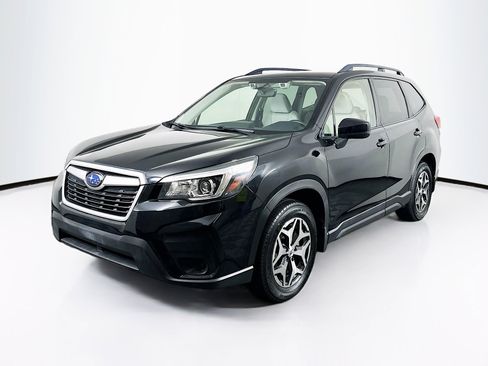 Used 2020 Subaru Forester Premium image 3
