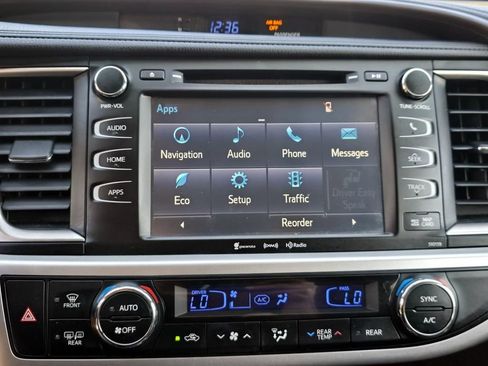 Used 2016 Toyota Highlander XLE image 14