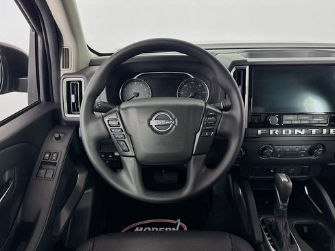 Used 2025 Nissan Frontier SV image 22