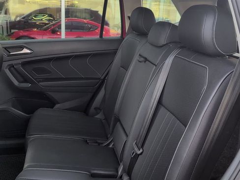 Used 2022 Volkswagen Tiguan SE w/ Panoramic Sunroof Package image 16