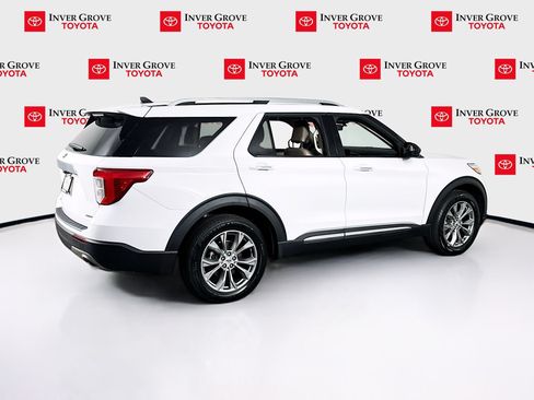 Used 2023 Ford Explorer Limited AWD/4WD image 5