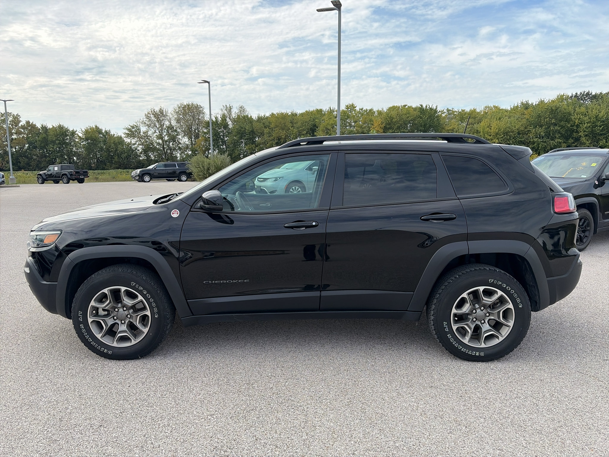 Used 2022 Jeep Cherokee Trailhawk w/ Technology Group B AWD/4WD image 6