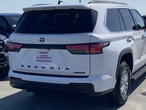 Certified 2025 Toyota Sequoia SR5 AWD/4WD image 4