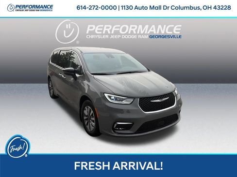 Used 2024 Chrysler Pacifica Limited FWD image 1