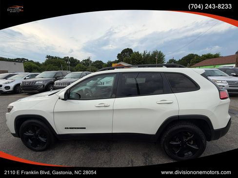 Used 2019 Jeep Cherokee Latitude Plus FWD image 3