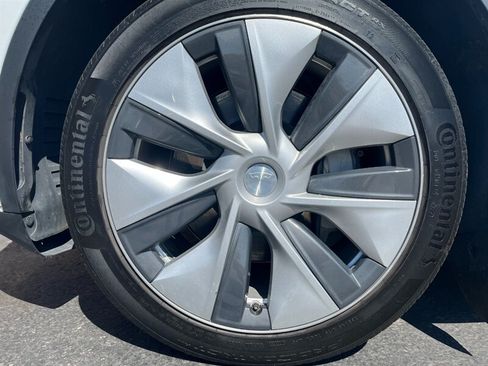 Used 2024 Tesla Model Y Long Range RWD image 34