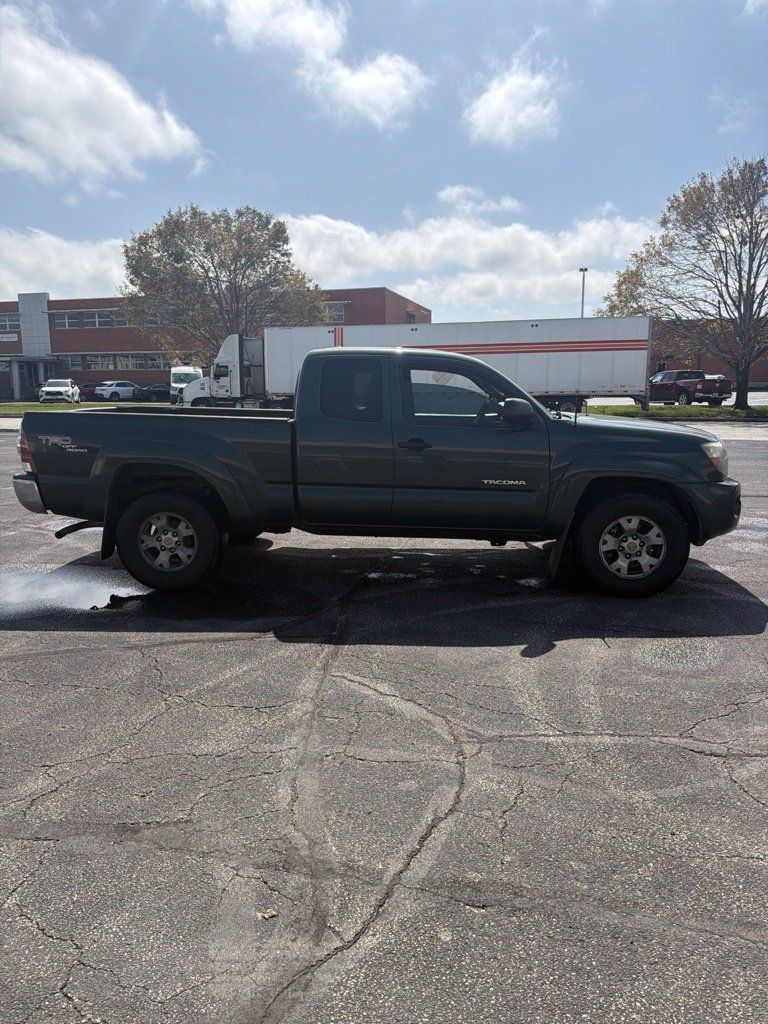 Used 2010 Toyota Tacoma 4x4 Access Cab V6 w/ TRD Off-Road Pkg image 5