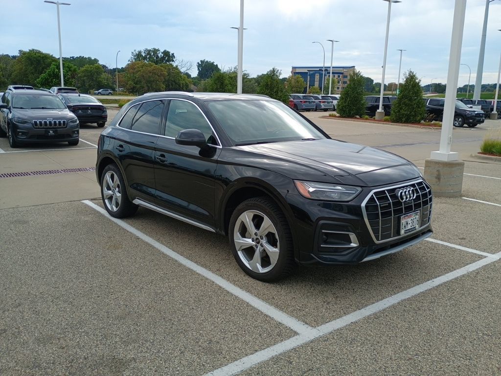 Used 2021 Audi Q5 Premium Plus w/ Premium Plus Package AWD/4WD image 2