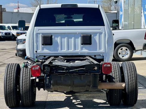 Used 2022 RAM 3500 Tradesman w/ Chrome Appearance Group AWD/4WD image 4