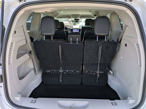 Used 2024 Chrysler Pacifica Touring-L image 15