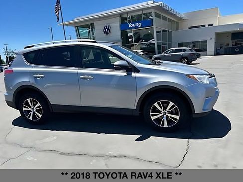 Used 2018 Toyota RAV4 XLE AWD/4WD image 2