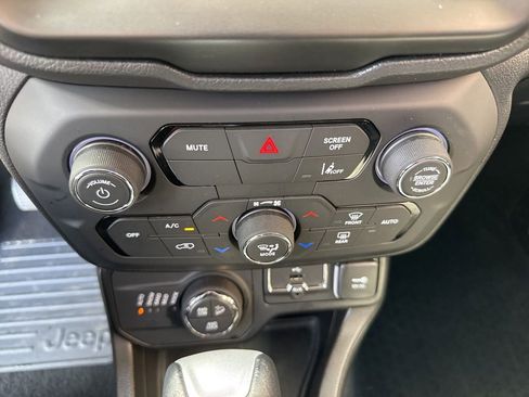 Used 2023 Jeep Renegade Trailhawk image 36